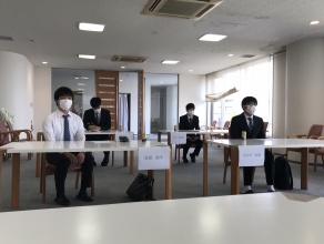 かなり緊張してます！